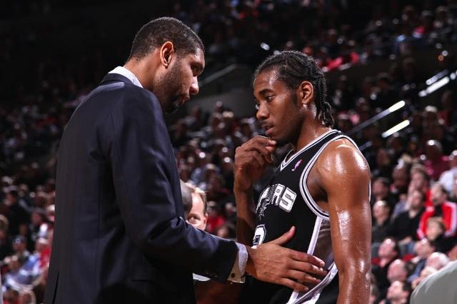 每体：部分法兰克福球迷在诺坎普闹事，向巴萨球迷投掷照明弹（每体：诺坎普发生冲突，部分法兰克福球迷向巴萨球迷投掷照明弹）