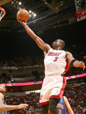 上半场太拉！唐斯14中6空砍24分8篮板3助攻（上半场状态不佳！唐斯14投6中空砍24分8板3助）