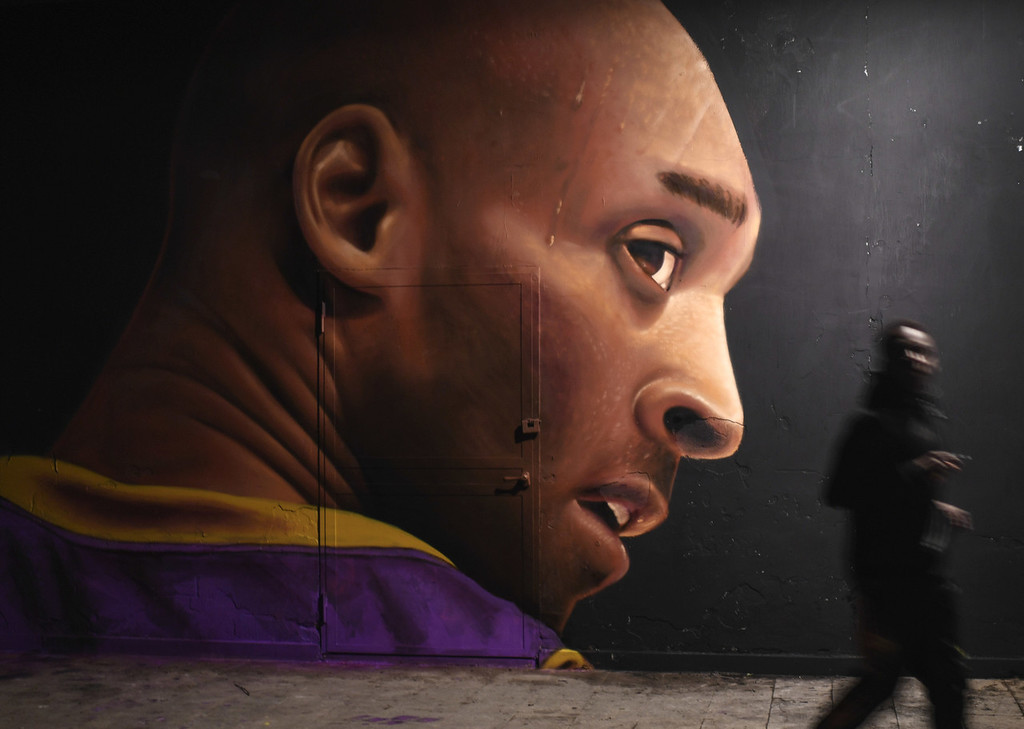 TA：热刺希望与范德芬续约；冬窗引援会因帕拉蒂奇去留而调整（TA：热刺计划与范德芬续签；冬窗引援策略将随帕拉蒂奇留任与否而变）