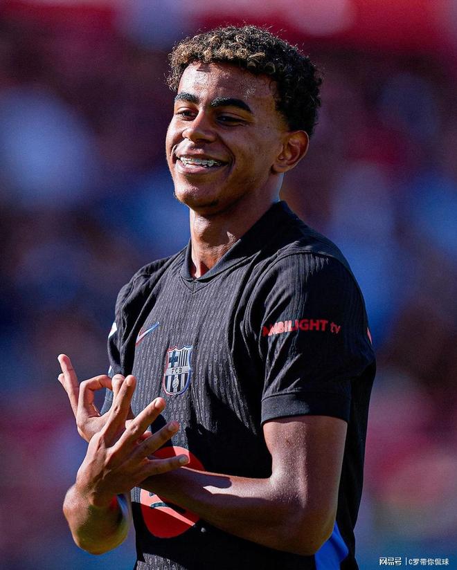 德天空：法兰克福对乌尊要价8000万欧，一些英超俱乐部有意（德天空：法兰克福为乌尊标价8000万欧，英超多队有意）