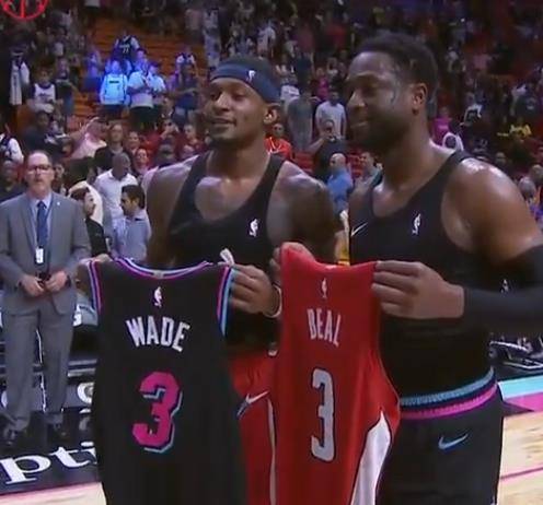 凌空抽射太炸裂了（凌空劲射，炸裂全场）