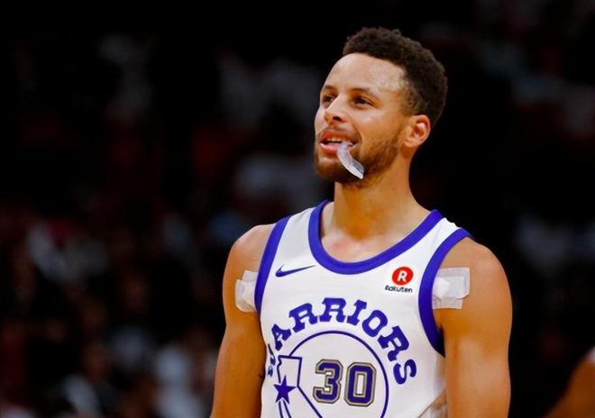 篮球湖人媒体日热度爆表，多人亮相（湖人媒体日人气爆棚，众将齐亮相）