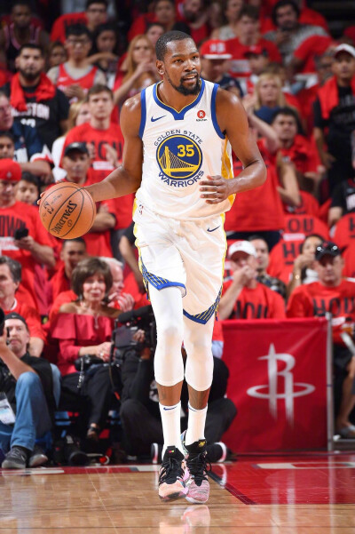 Spears：东契奇和八村塁可以出战今天对阵火箭的比赛（Spears报道：东契奇与八村塁确认出战今日对阵火箭的比赛）