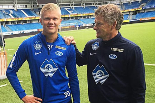 申花客战津门虎：双方均四外援出战，李可首发，阿代米替补（申花客场对阵津门虎：两队各派四外援，李可先发，阿代米替补）