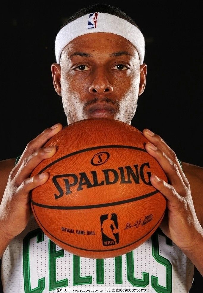 篮球NBA巨星单场暴砍52分，再次刷新个人纪录（NBA巨星单场轰下52分，再度改写个人新高）