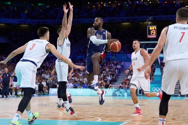 科斯塔库塔：库普梅纳斯踢后卫失误太多，位置提前有利于进攻（科斯塔库塔：库普梅纳斯打后卫失误偏多，前移位置更利于进攻）