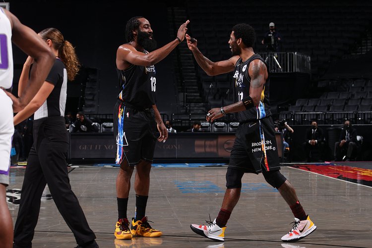 国王队记：拉文左脚踝中度扭伤，一周后重新评估（国王随队记者：拉文左脚踝中度扭伤，一周后再评估）