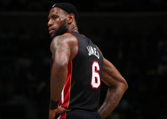 广东男篮在CBA杯赛中以94-80击败广州男篮，奎恩全场高效表现，贡献29分6篮板7助攻5抢断，助力球队取得首胜。（奎恩砍下29+6+7+5助广东94-80击败广州，收获CBA杯赛首胜）