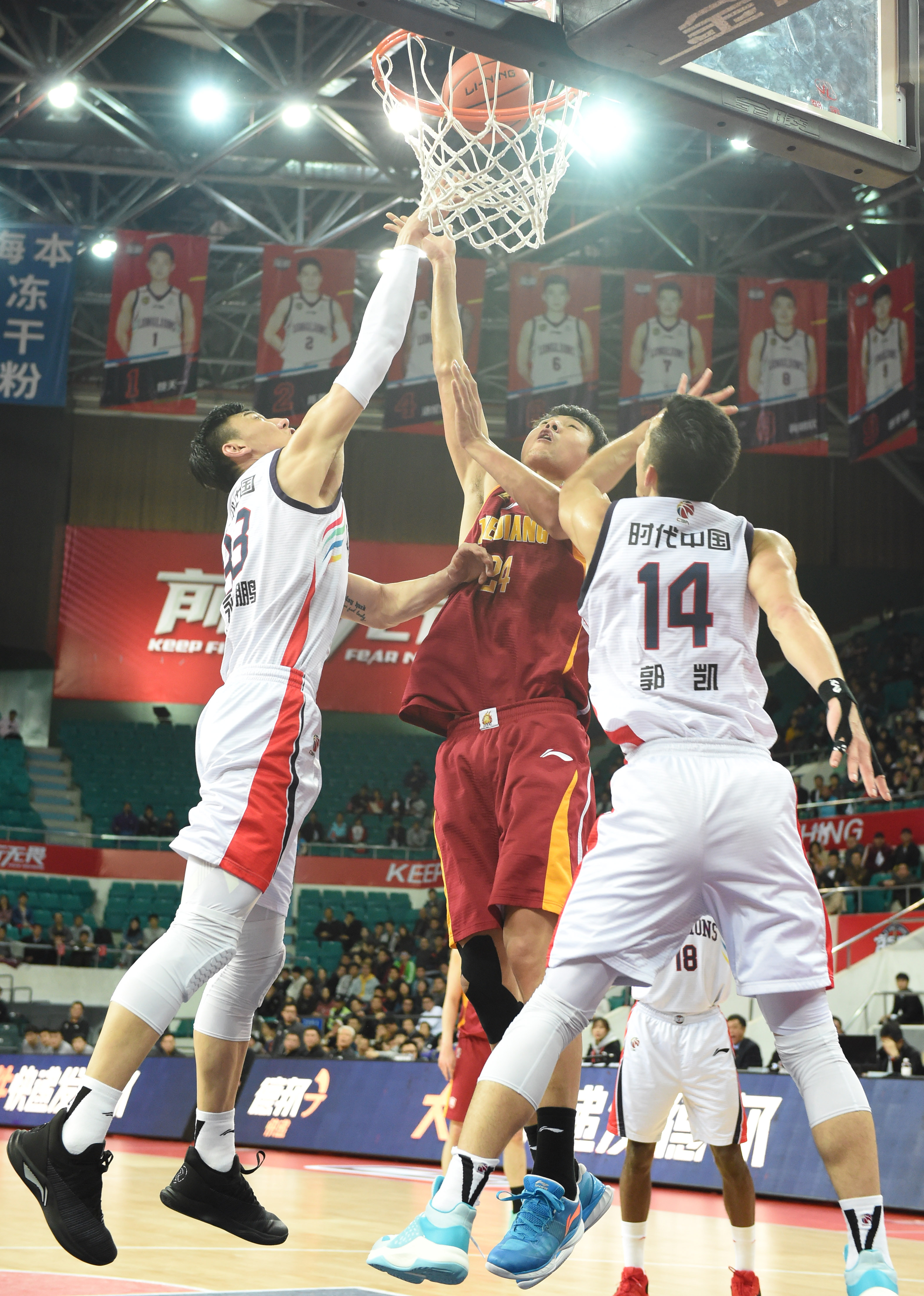 卢谈对阵火箭：祖巴茨缺席，火箭的篮板冲击会更有威胁（卢指导谈火箭之战：祖巴茨缺阵，火箭篮板冲击力更猛）