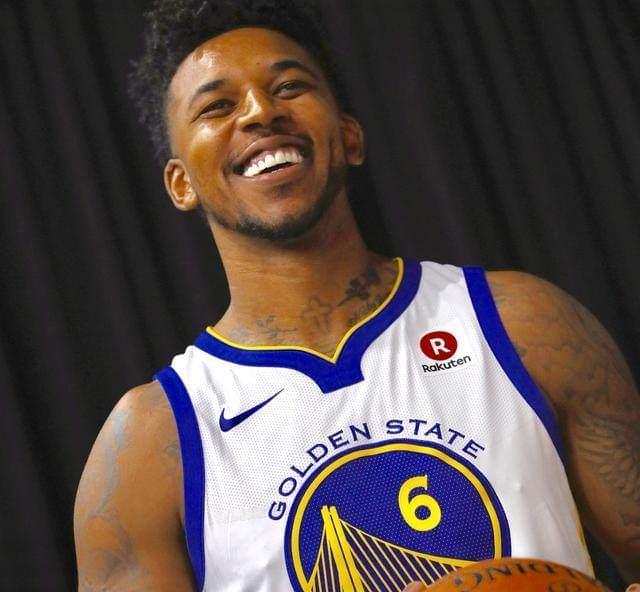 西甲半场：伦布雷拉斯闪击，亚马尔破门，巴萨2-1阿拉维斯（西甲半场战报：伦布雷拉斯闪电破门，亚马尔建功，巴萨暂2-1领先阿拉维斯）