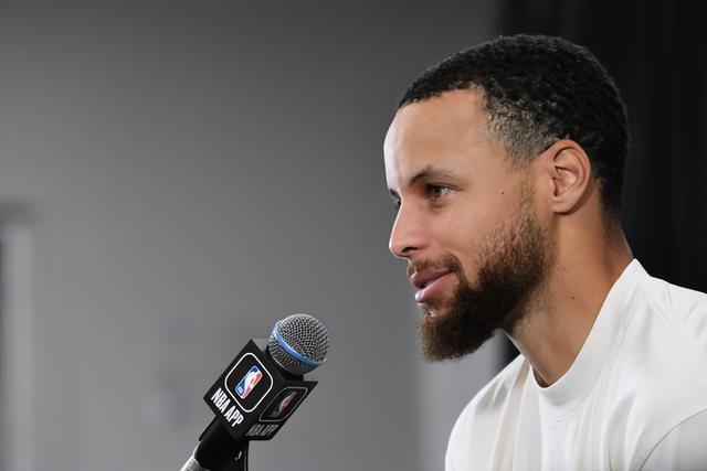 诺伊尔：虽然对阵巴黎不是场淘汰赛，但对我们而言是荣誉之战（诺伊尔：与巴黎交锋虽非淘汰赛，对我们却是尊严之战）