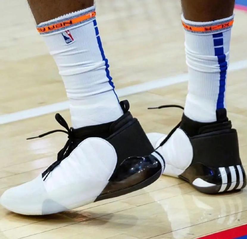 媒体人：同曦打得有些浙江的影子 缩短比赛时间对国家队有益（媒体人点评同曦：打法带有浙江风格，缩短比赛时长利于国家队）