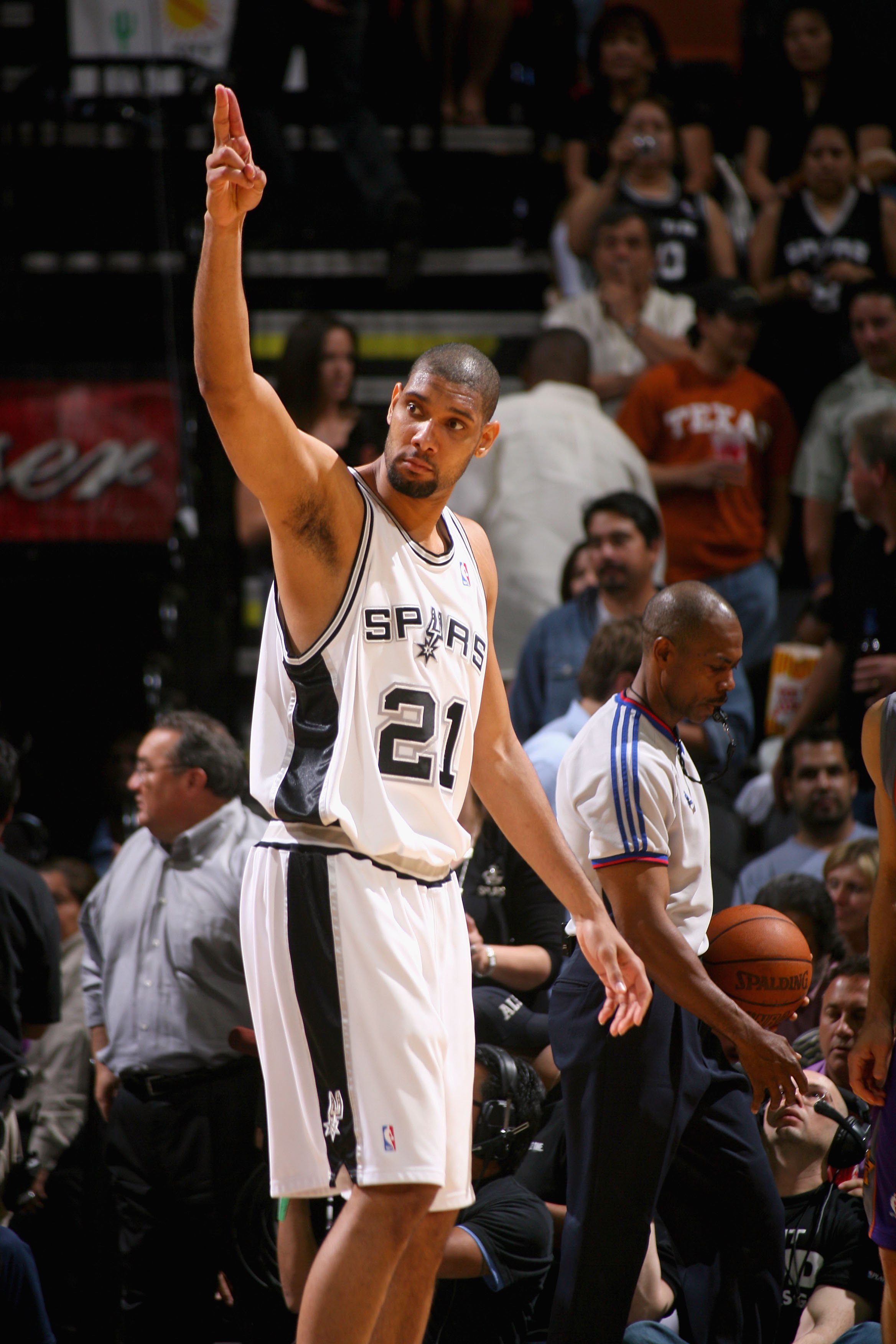 克林斯曼：看好葡萄牙夺得世界杯；希望内马尔为巴西出战（克林斯曼力挺葡萄牙问鼎世界杯，盼内马尔为巴西披挂上阵）