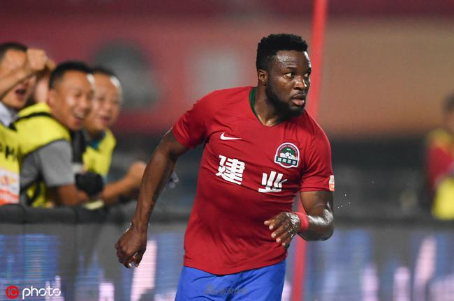 继续火热状态！陈盈骏半场8中7&三分6中5砍下21分 首节12分（陈盈骏延续火热手感：半场8投7中、三分6投5中斩获21分，首节独得12分）