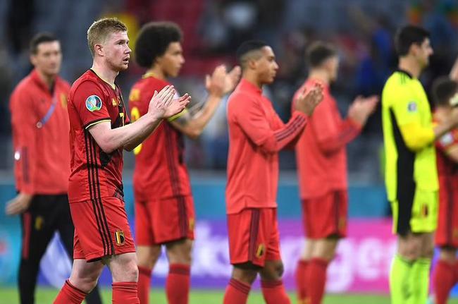 约基奇单挑申京：一场篮球艺术的较量（约基奇对决申京：篮球艺术的巅峰对话）