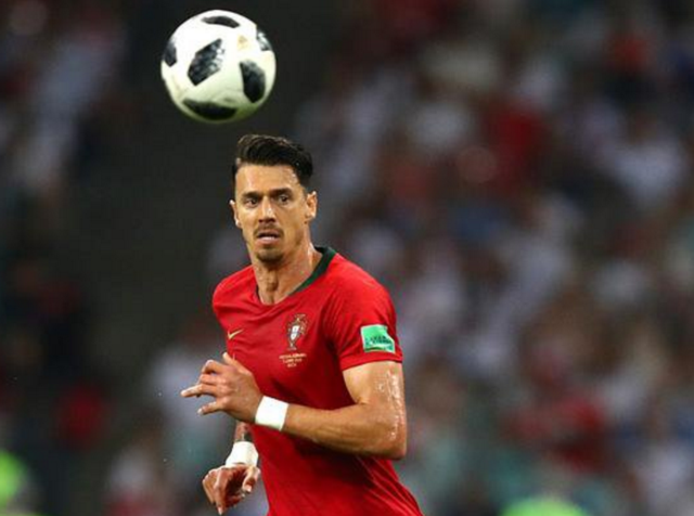 记者：加拉塔萨雷希望免费租借萨拉赫，合同半年800万欧（记者称加拉塔萨雷欲免租引进萨拉赫，半年期合约800万欧元）